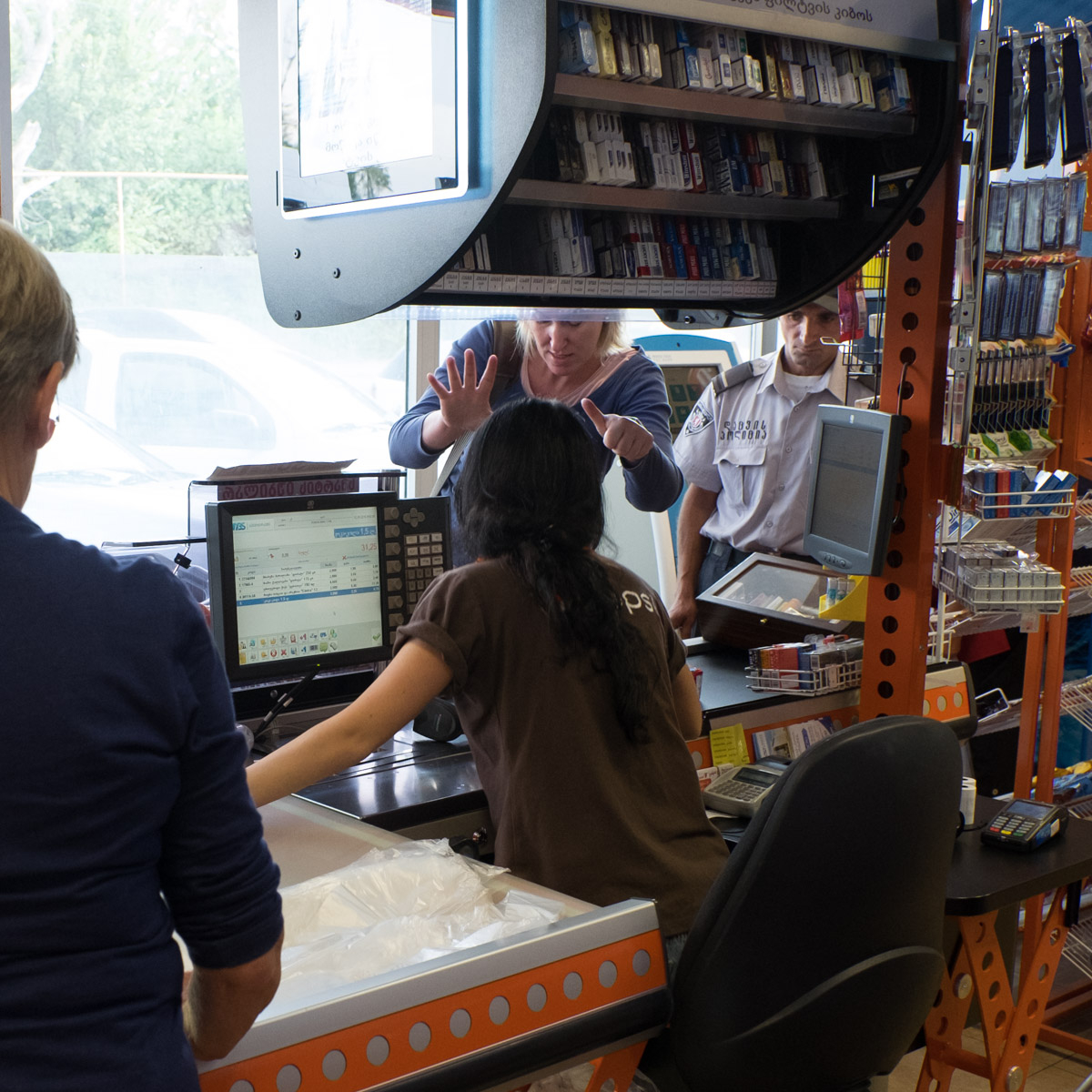 Jennifer beherrscht die georgische Zeichensprache perfekt