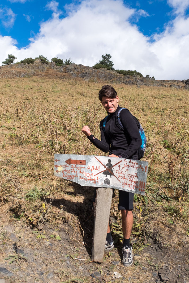 unser Guide Lasha freut sich, dass er den direkten Weg nehmen kann.