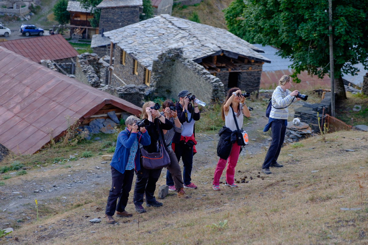 ...die Damen müssen leider unten herum gehen...