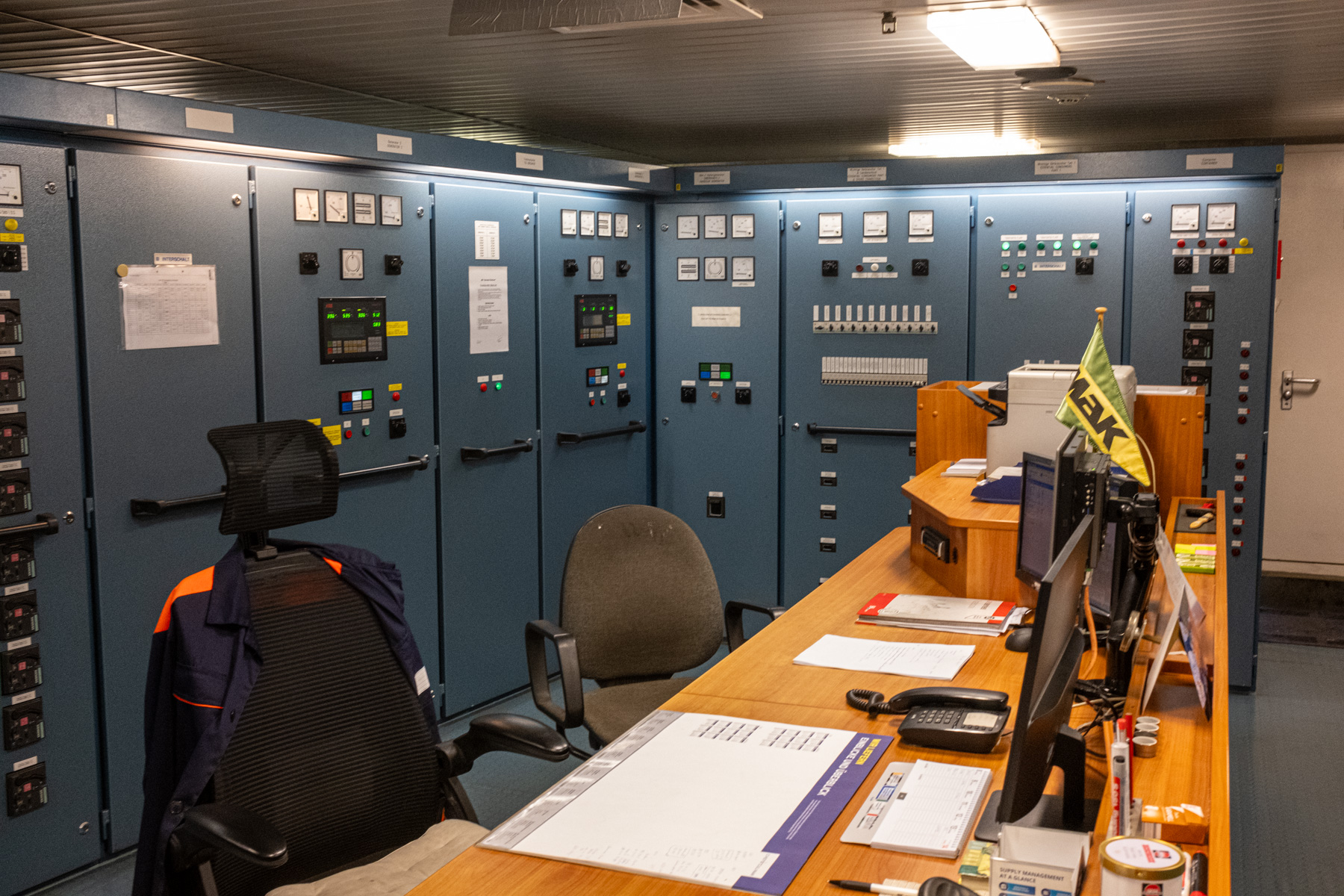 Steuerstand der Maschine