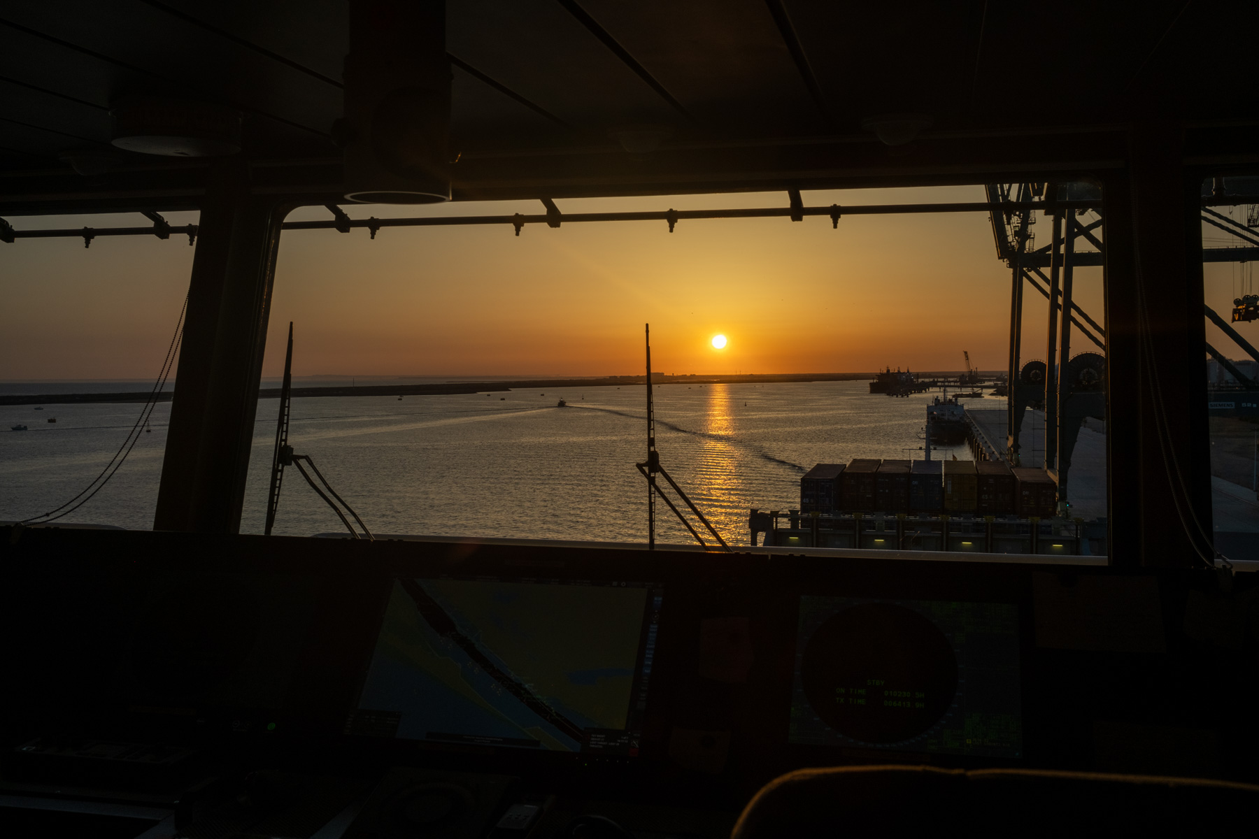 Beladung im Sonnenuntergang