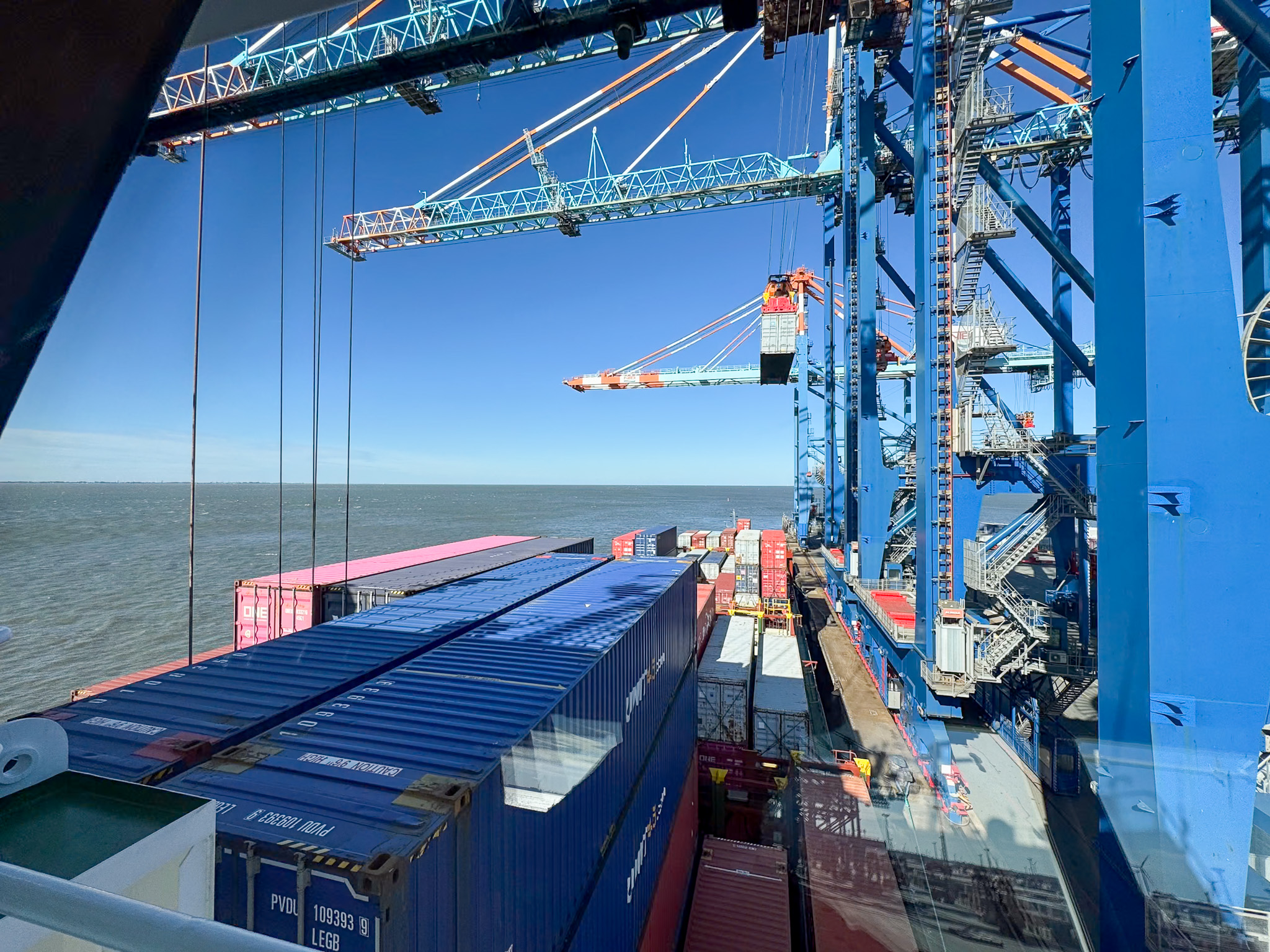 Drei Containerbrücken in Bremerhaven