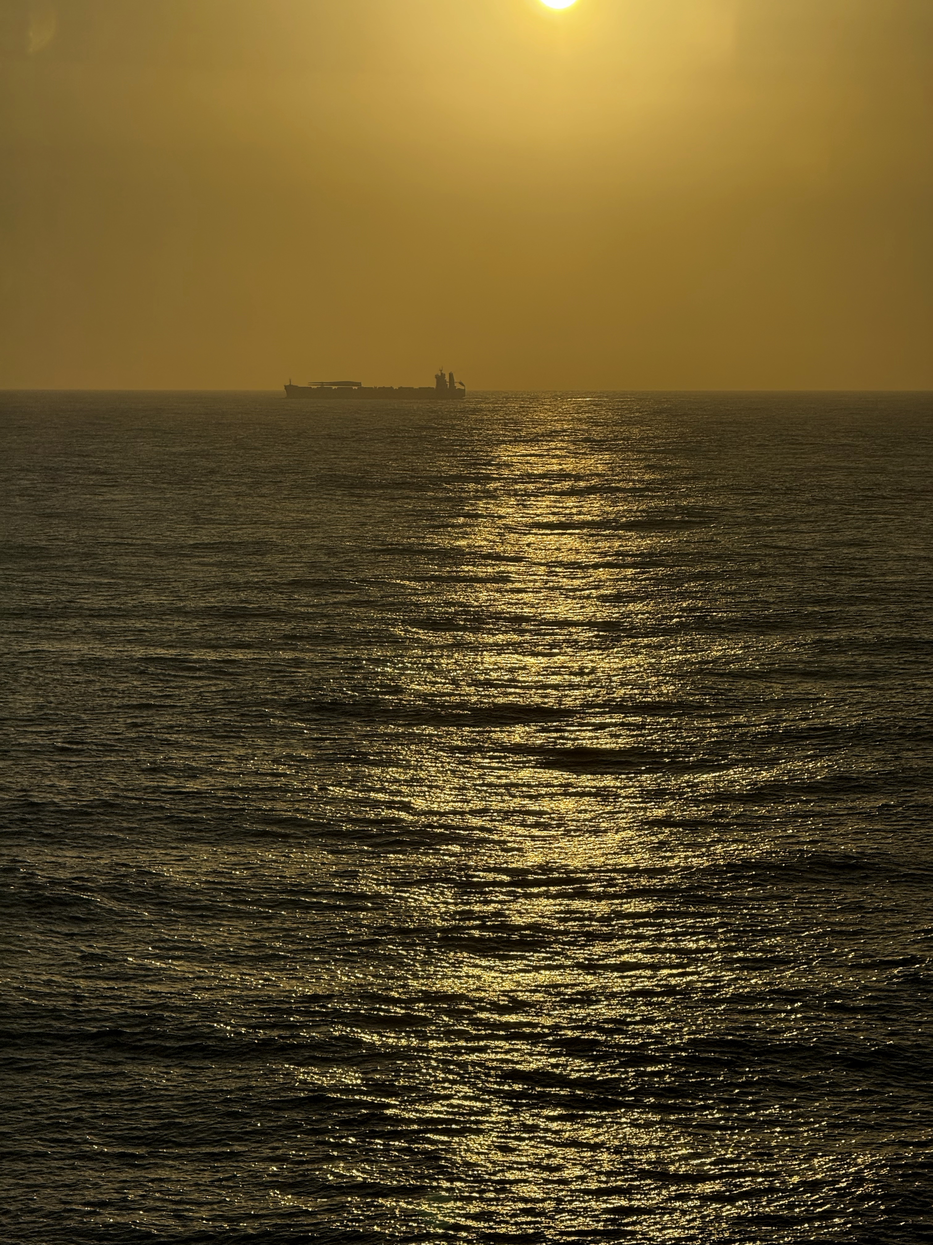 Gegenverkehr im Abendlicht