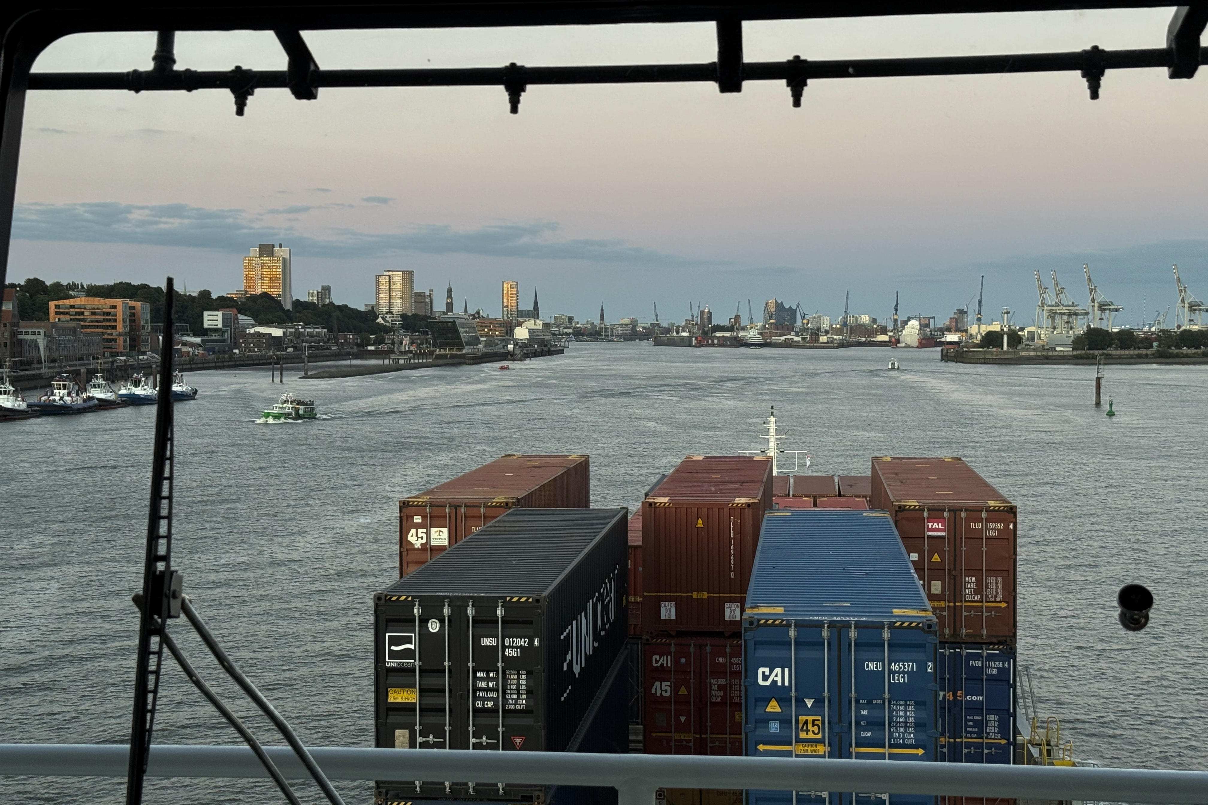 Einfahrt nach Hamburg