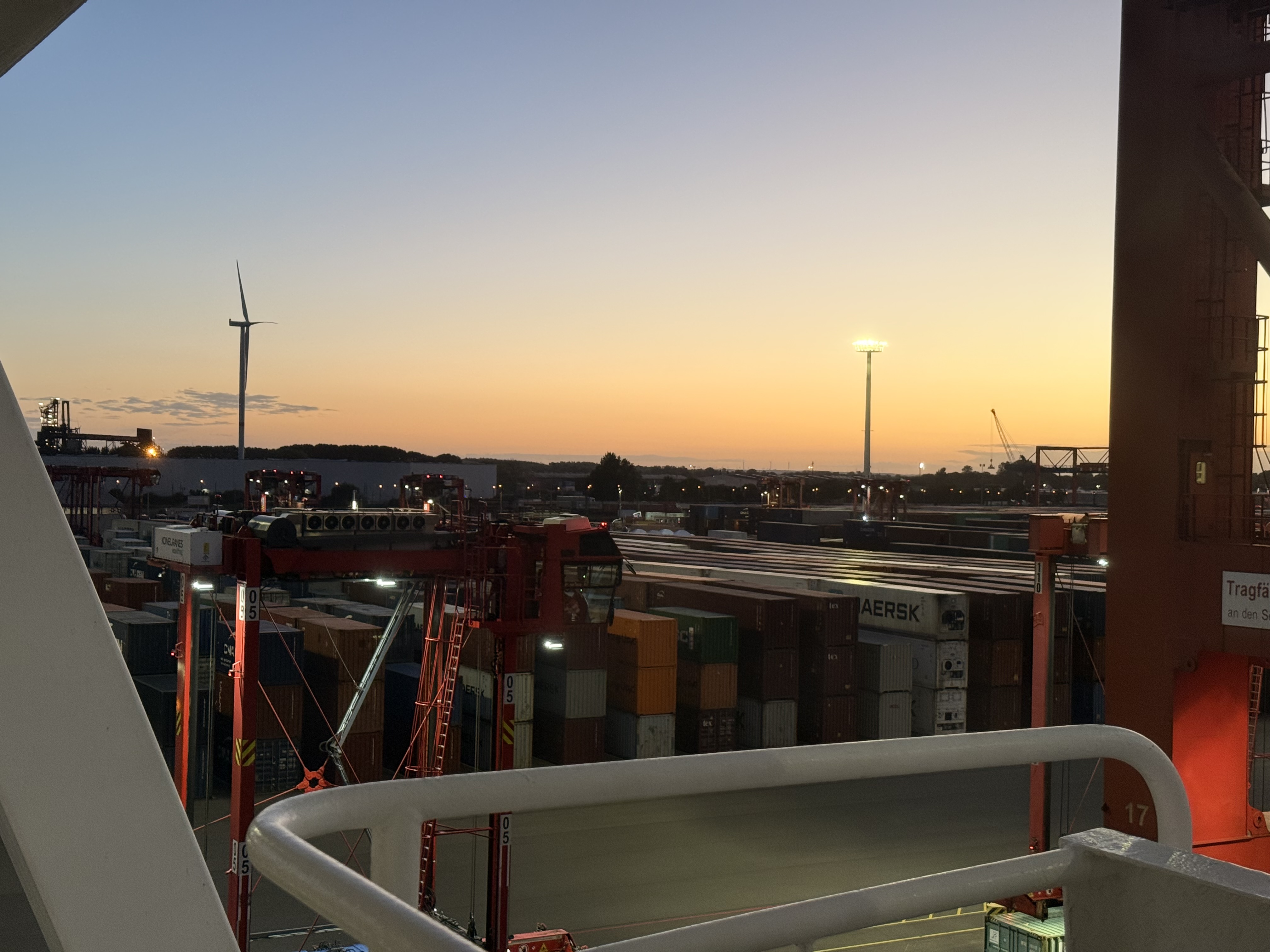 Sonnenuntergang über dem Eurogateterminal