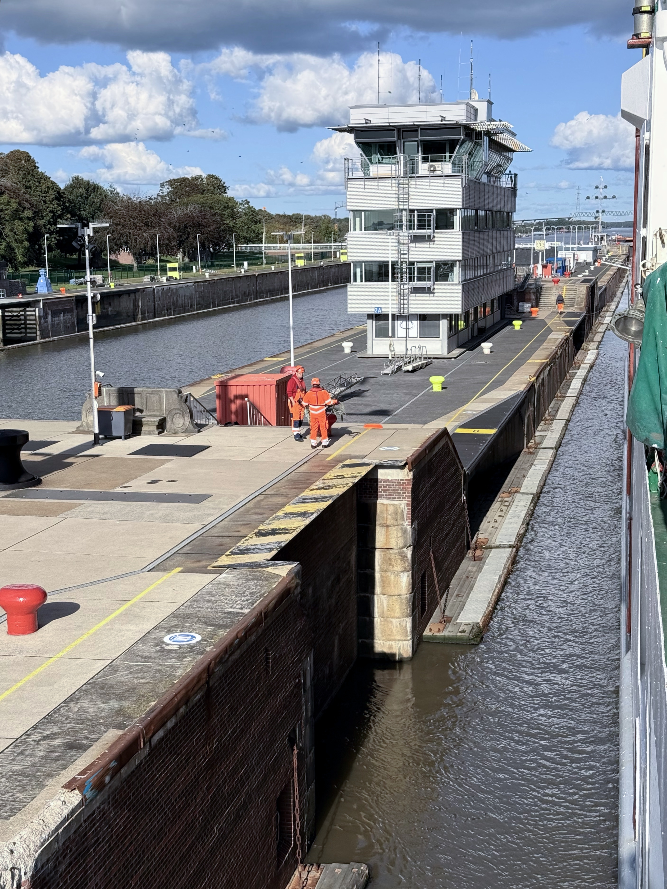 Einfahrt in die neue Südschleuse