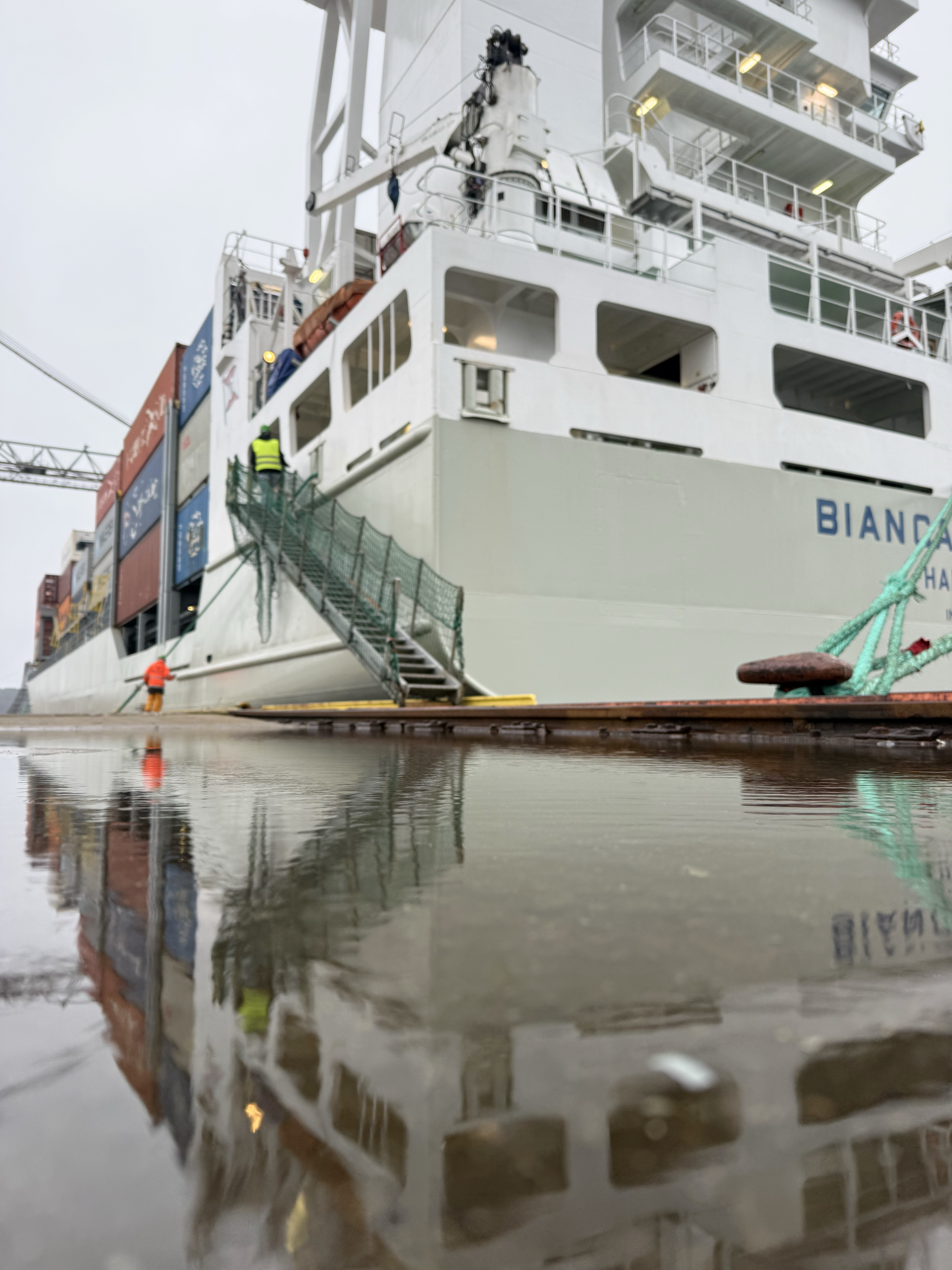 Auch bei Regen wird gearbeitet