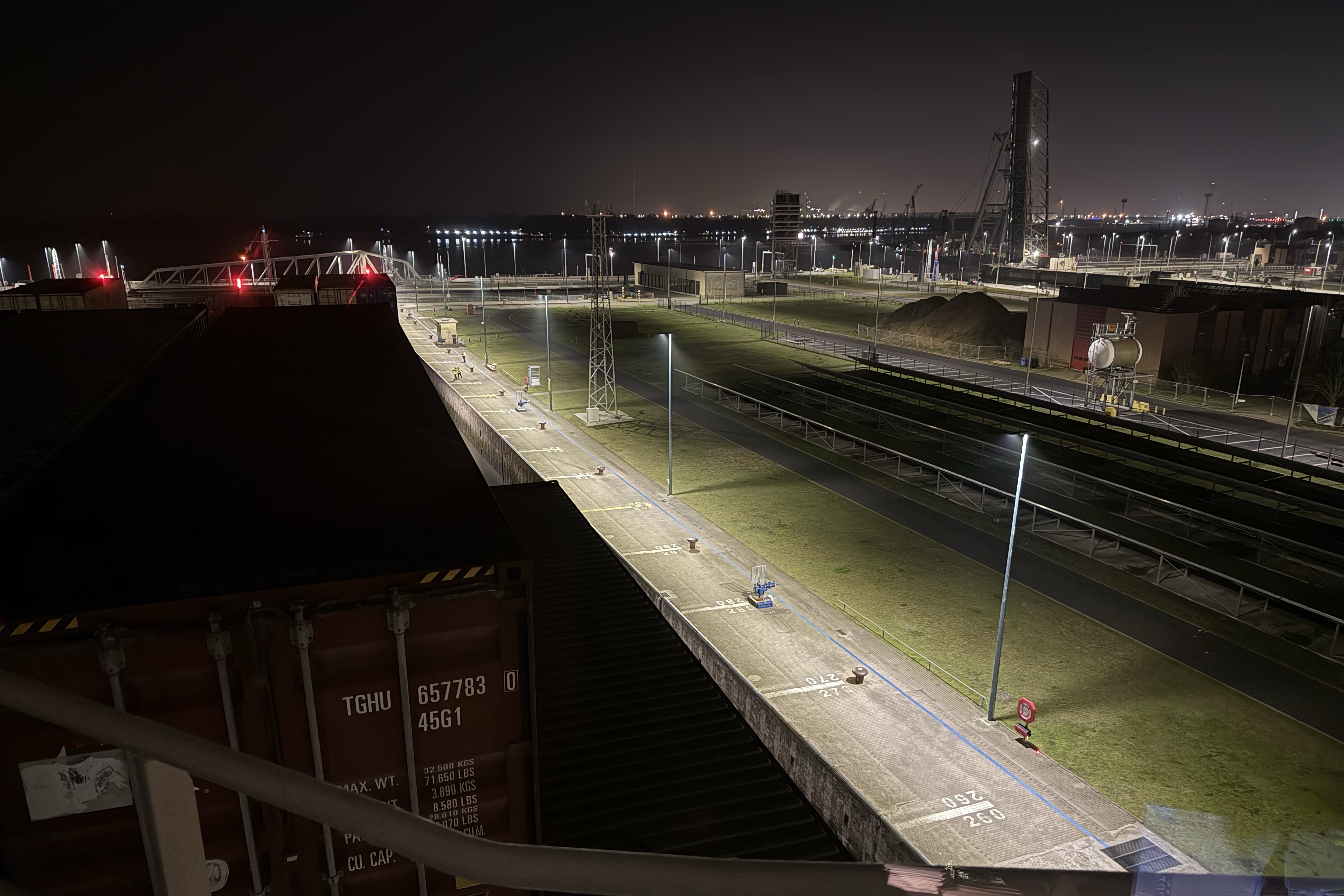 In der Schleuse zum Binnenhafen