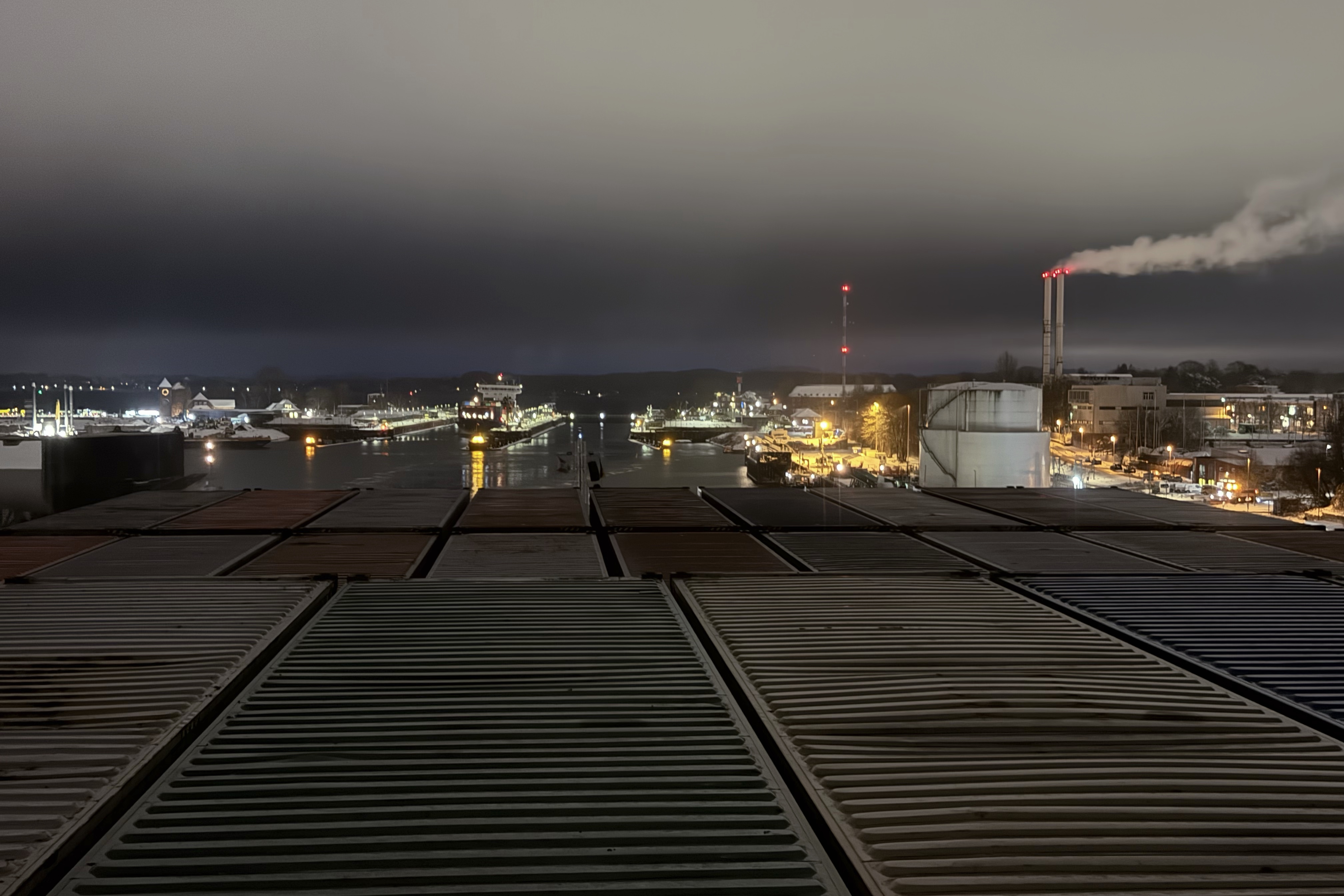 Vor der Schleuse Kiel Holtenau