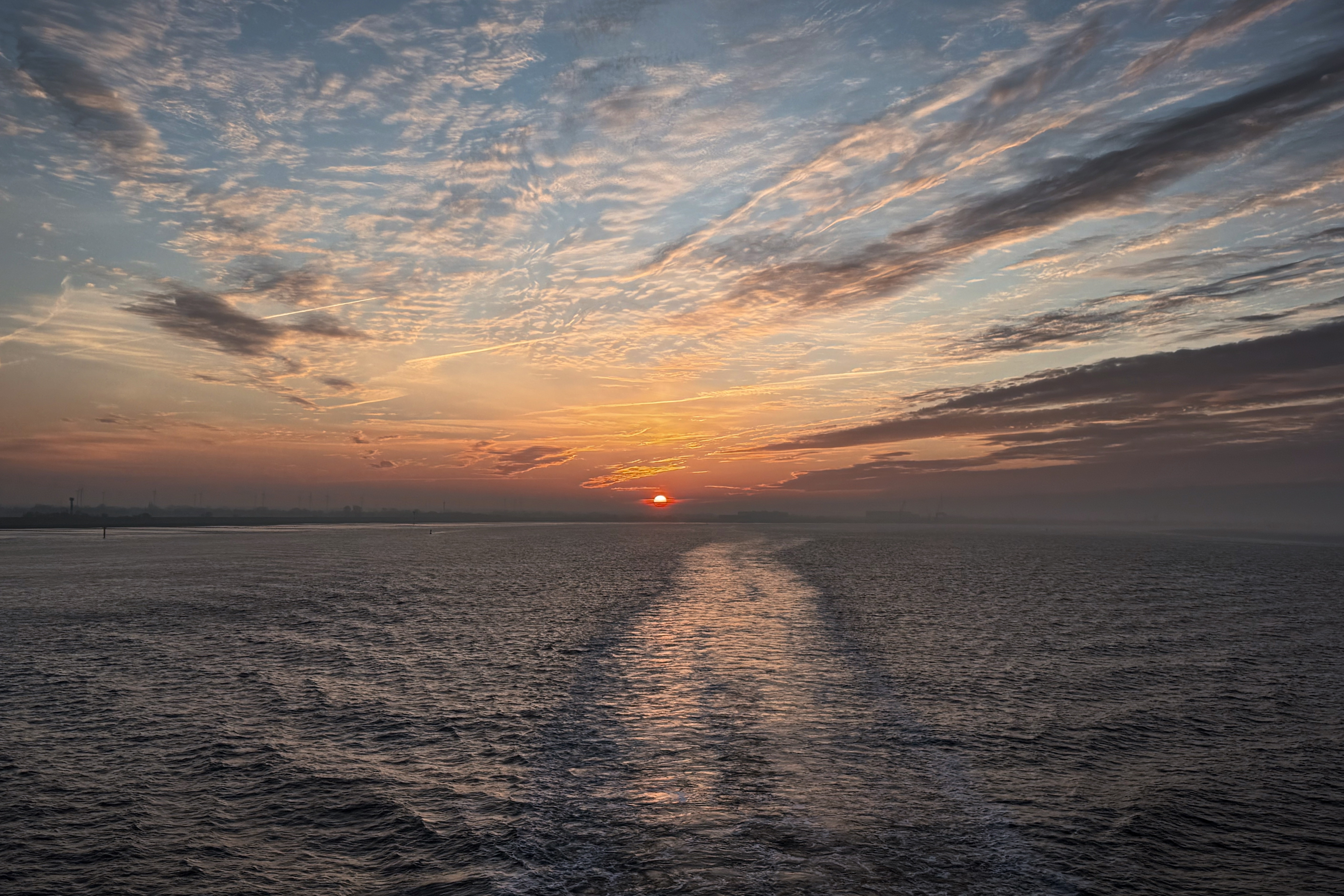 Sonnenuntergang auf der Elbe