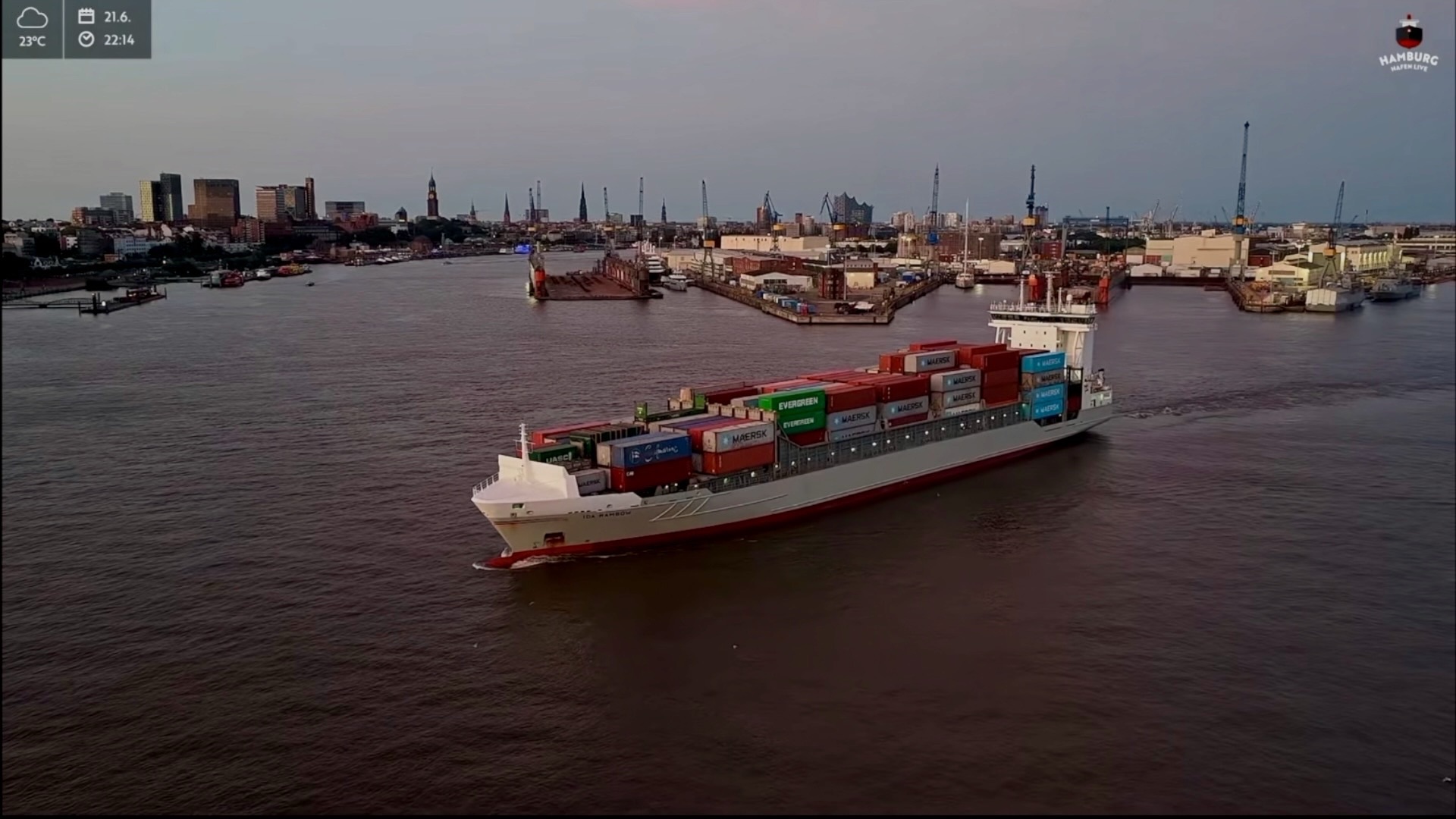 Ida Rambow im Hamburger Hafen