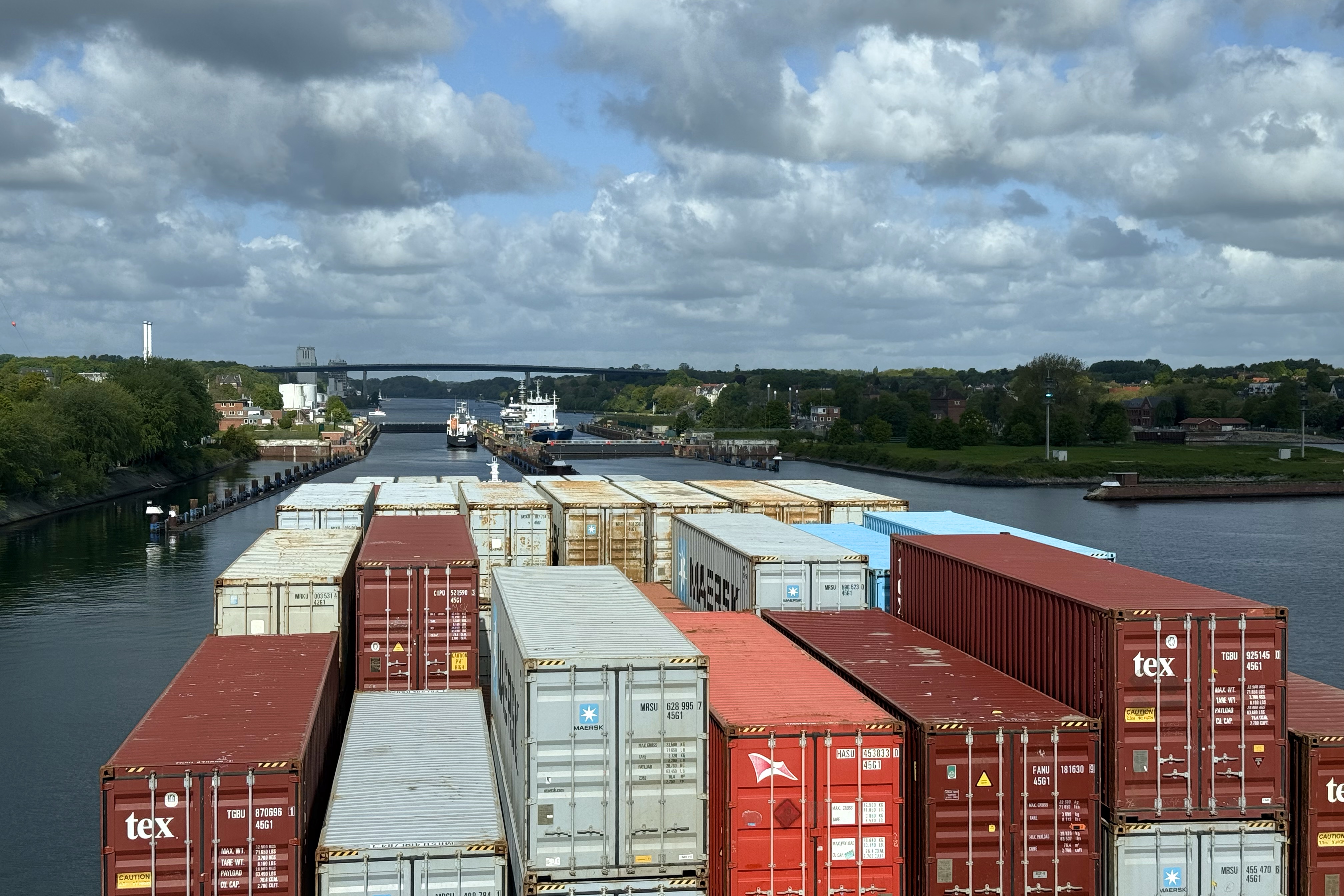 Einfahrt in die Schleuse Kiel Holtenau
