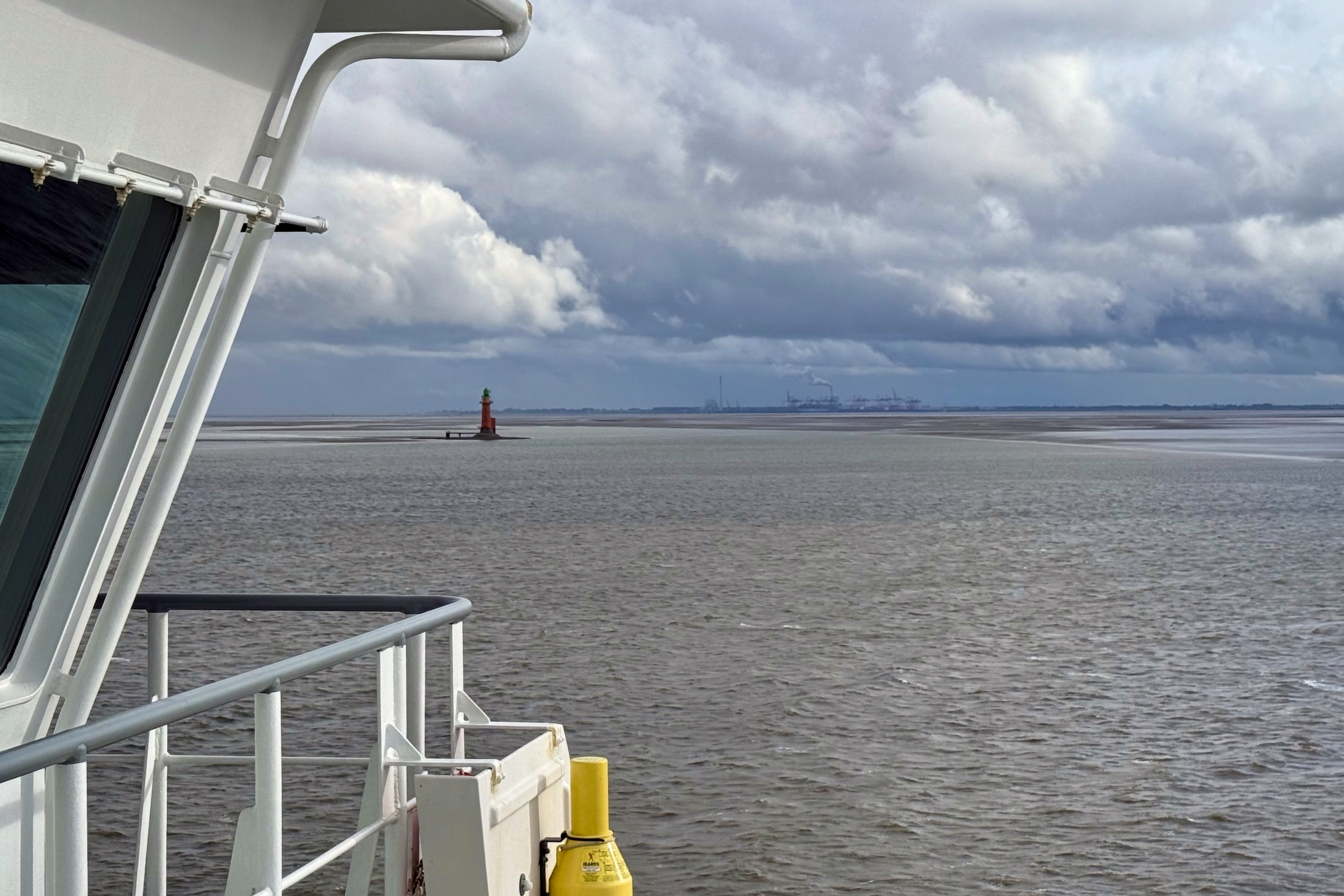 In der Ferne Wilhelmshaven