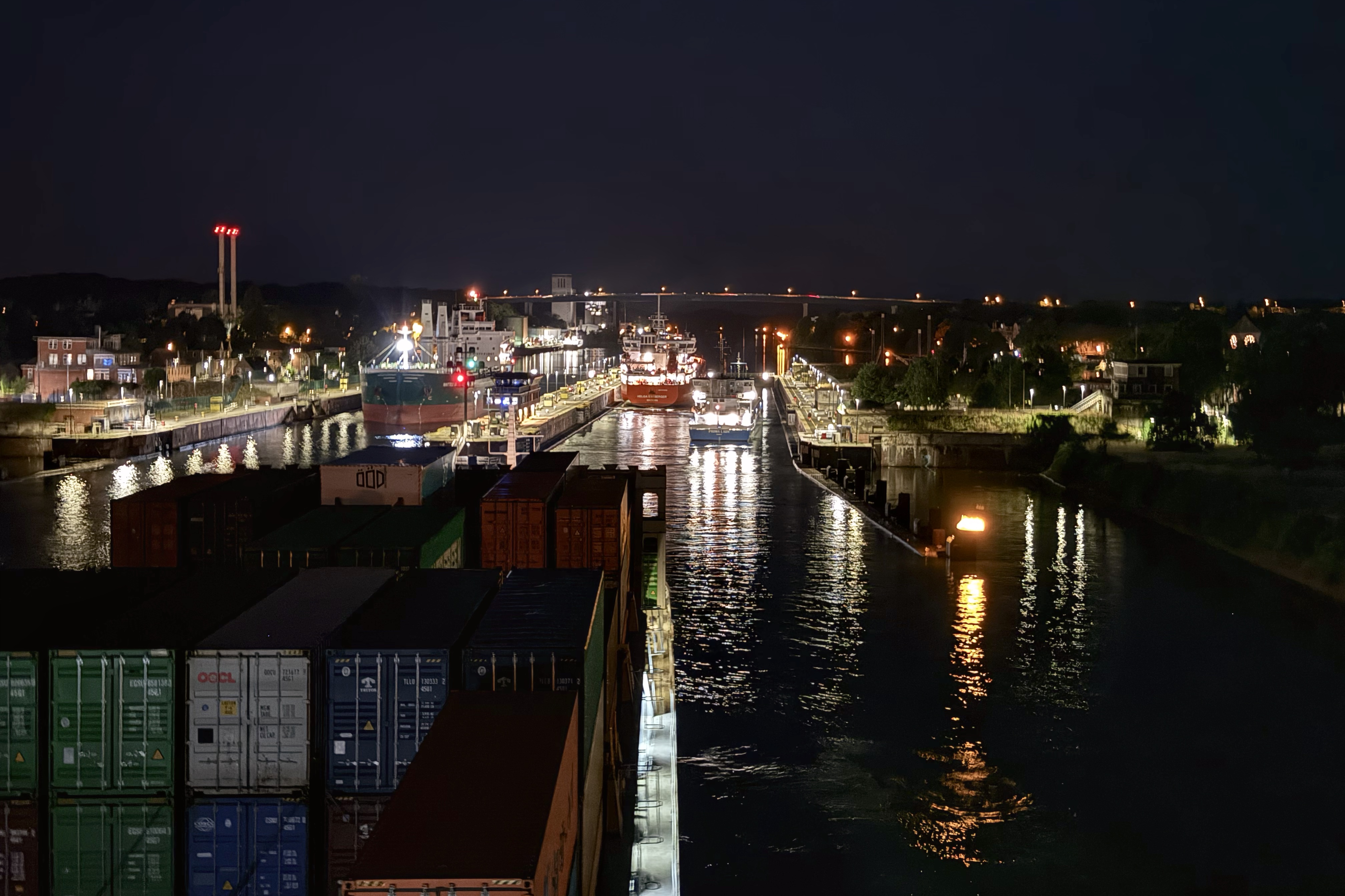 Einfahrt in die Schleuse Kiel Holtenau